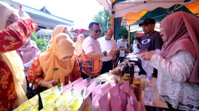 Pemkab Gowa Gelar Pasar Tani Bagi Masyarakat.