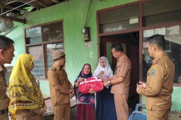 Pemkab Jeneponto Salurkan Bantuan Kepada Masyarakat Miskin 