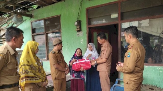 Pemkab Jeneponto Salurkan Bantuan Kepada Masyarakat Miskin.