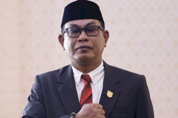 Ketua DPRD Pangkep Haris Gani Tinjau Program Makan Siang Gratis di SDN 25 Taraweang