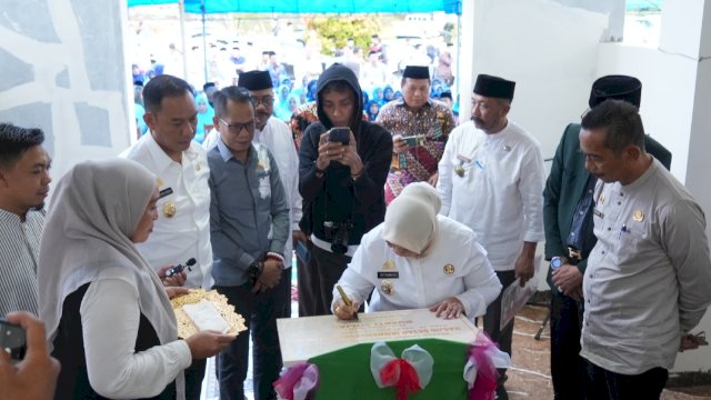 Bupati Sinjai Resmikan Masjid Besar Ikhwanusshafaa Manipi.