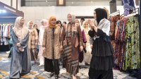 Amal Lelang Pakaian Preloved di Trend Hijab Expo, DP3A Dalduk KB Sulsel: Hasilnya untuk Bantu UMKM Perempuan Rentan