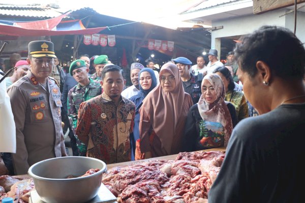 Antisipasi Lonjakan Harga, Wali Kota Parepare Tasming Hamid Sidak Pasar Lakessi