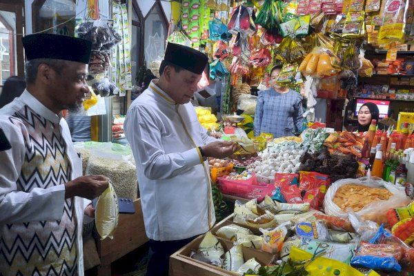 Sidak Pasar Pabaeng-baeng, Wakil Ketua Komisi VI DPR Nurdin Halid Pastikan Harga Sembako Terkendali