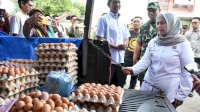 Pastikan Harga-Stok Pangan, Bupati dan Wabup Sinjai Sidak di Pasar Sentral