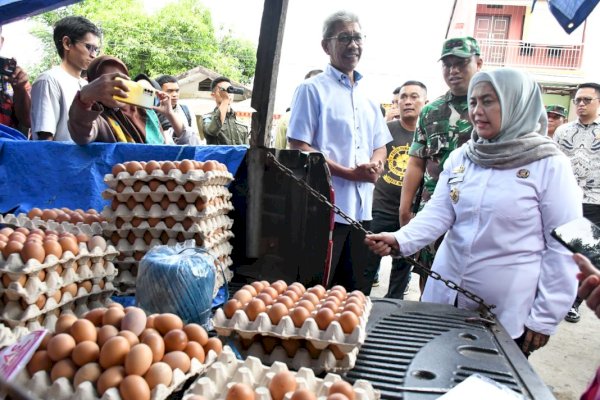 Pastikan Harga-Stok Pangan, Bupati dan Wabup Sinjai Sidak di Pasar Sentral