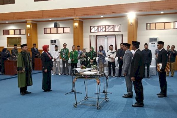Ketua DPRD Pangkep Haris Gani Lantik Irmawati Pengganti PAW Amiruddin