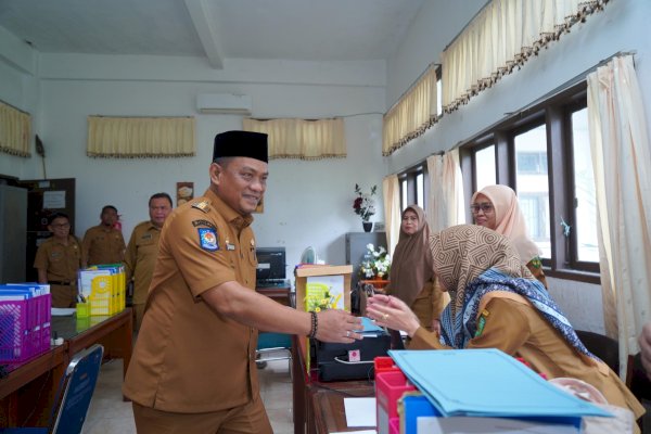 Perdana Berkantor Pasca Dilantik, Bupati Patahuddin Sidak Kantor Bupati Luwu