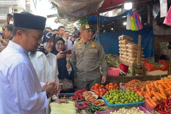 Turung Langsung ke Pasar, Wagub Sulsel Fatmawati Rusdi Pastikan Stok dan Harga Bahan Pokok Aman dan Terkendali