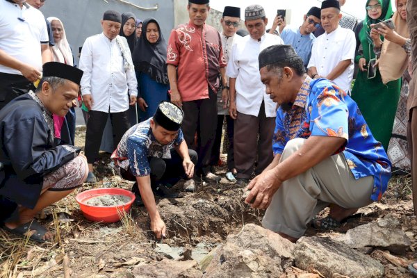 Dukung Pengembangan Sarana Ibadah, Wali Kota Parepare Tasming Hamid Hadiri Peletakan Batu Pertama Masjid Baburrahmah
