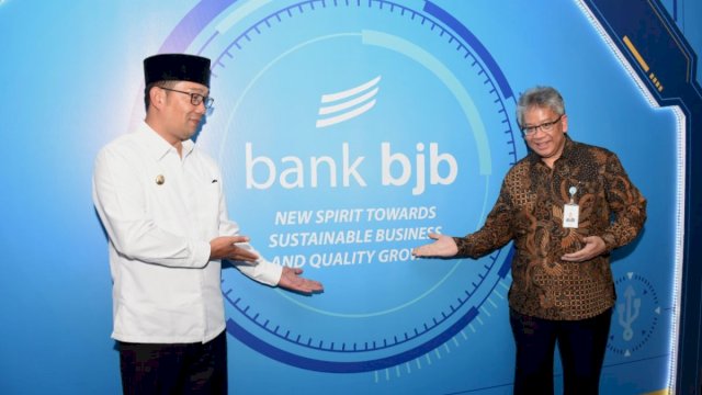 Mantan Gubernur Jabar Ridwan Kamil dan direktur BJB.