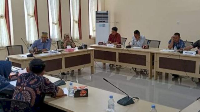 DPRD Pangkep Gelar Rapat Kerja dengan Dishub Bahas Perawatan Dermaga