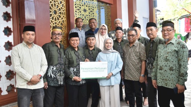 Finance & Legal Director KALLA, Imelda Jusuf Kalla bersama CEO Bumi Karsa, Kamaluddin meresmikan perluasan Masjid Mutmainnul Qulub.