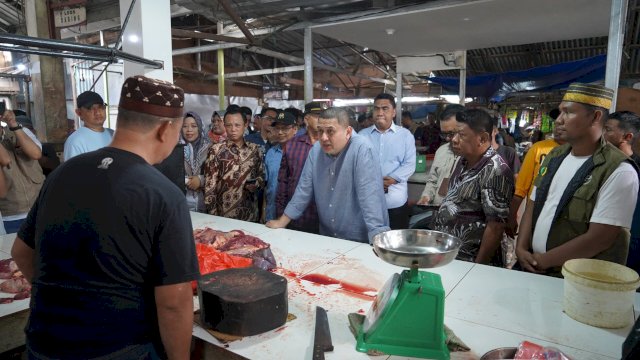 Plt Kepala DKP Makassar, Alamsyah Dampingi Wali Kota Makassar, Kunjungi Pasar Terong.