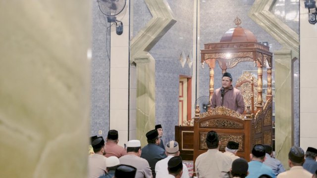 Bupati Bantaeng Uji Nurdin Salurkan Bantuan ke Masjid Jamiatul Khaeriah.