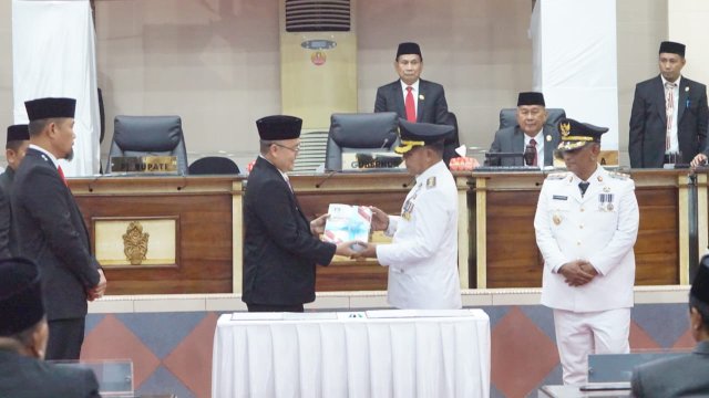 Bupati Wajo, H. Andi Rosman dan Wakil Bupati Wajo, H. Baso Rahmanuddin.