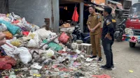 Langsung Tancap Gas, Bupati Enrekang Yusuf Ritangnga Tinjau Tumpukan Sampah di Baraka: Jangan Lagi Ada Sampah Menumpuk Berhari-hari!