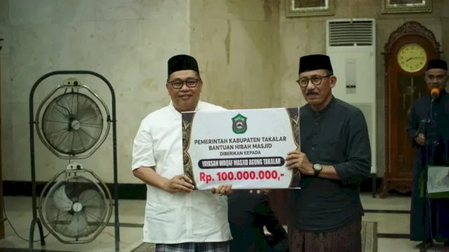 Bupati Daeng Manye Salurkan Hibah Rp100 Juta ke Masjid Agung.