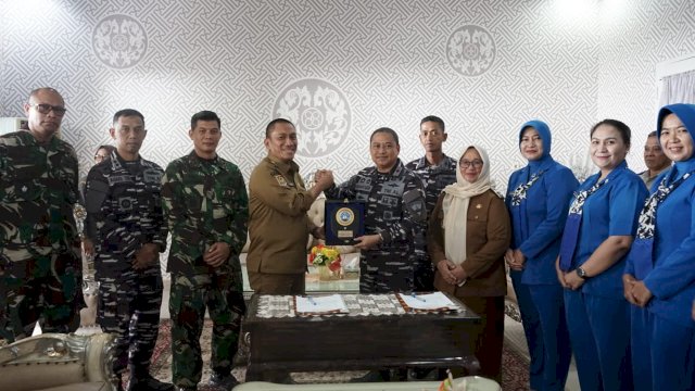 Bupati Luwu Timur, H. Irwan Bachri Syam didampingi Wakil Bupati, Hj. Puspawati Husler.