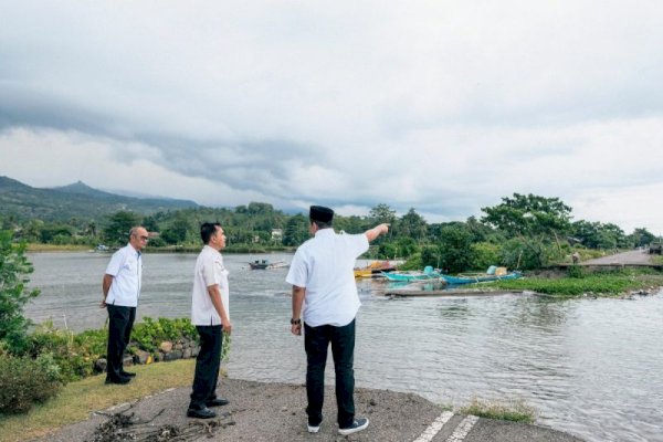 Jembatan Terputus Akibat Banjir, Bupati Bantaeng Uji Nurdin Tinjau dan Usulkan Pembangunan ke Pusat