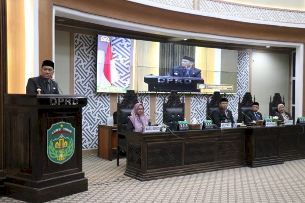 Bupati Ibas Sampaikan Pidatonya pada Rapat Paripurna DPRD Lutim