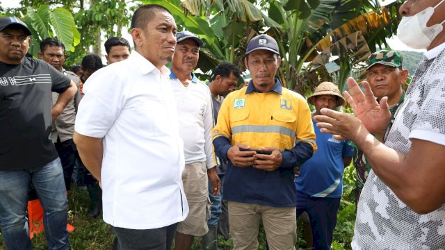 Bupati Ibas Tinjau Tanggul Jebol di Desa Alam Buana.