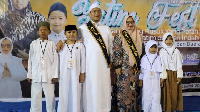 Bupati dan Wabup Lutim Dianugerahi Gelar “Ayah dan Bunda Yatim” di Yatim Fest.