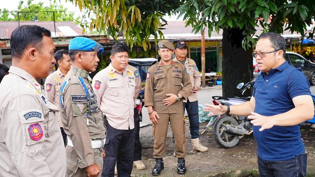 Wabup Gowa Darmawangsyah Muin Pantau Langsung Program Gowa Bersih di Jembatan Kembar.