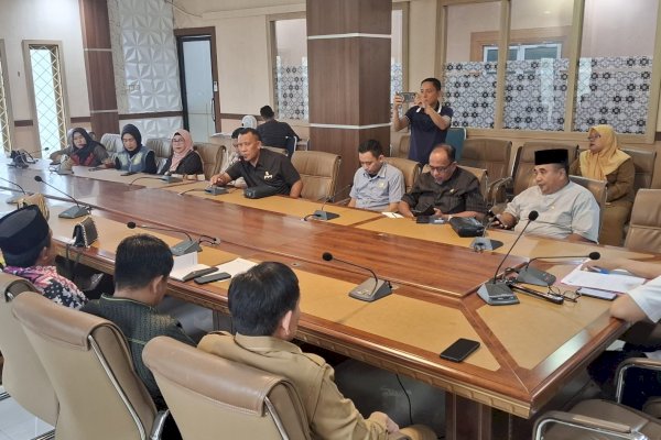 DPRD Wajo Berbagi Strategi dengan DPRD Takalar Terkait Implementasi Inpres Efisiensi Anggaran 