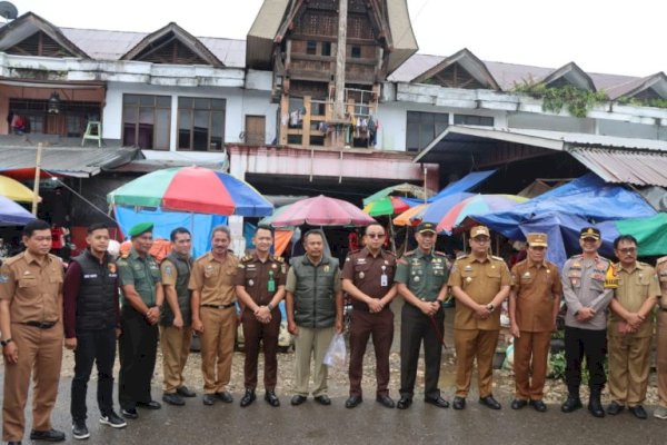 Wabup Andrew Bersama Forkopimda Toraja Utara Sidak Pasar: Jaga Stabilitas Harga Pangan