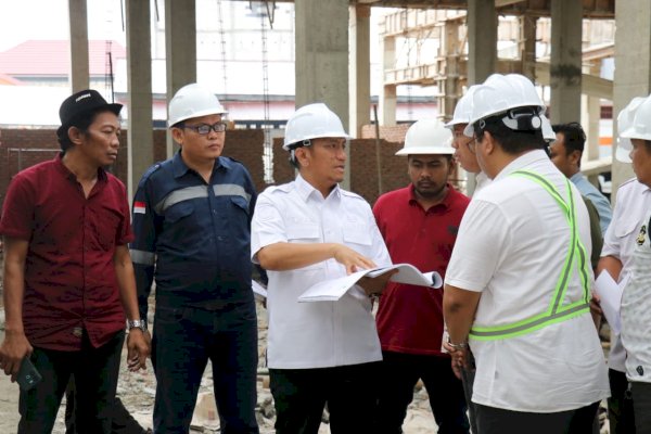 Bupati Ibas Sidak Proyek Pembangunan Pasar Tomoni, Target Rampung Akhir Maret