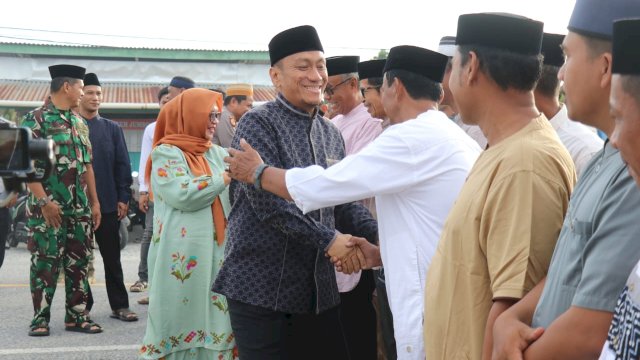 Bupati Luwu Timur, H. Irwan Bachri Syam, Bersama Wakil Bupati, Hj. Puspawati Husler