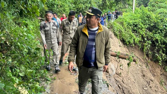 Bupati Lutra Andi Rahim Tinjau Lokasi Longsor di Rongkong.