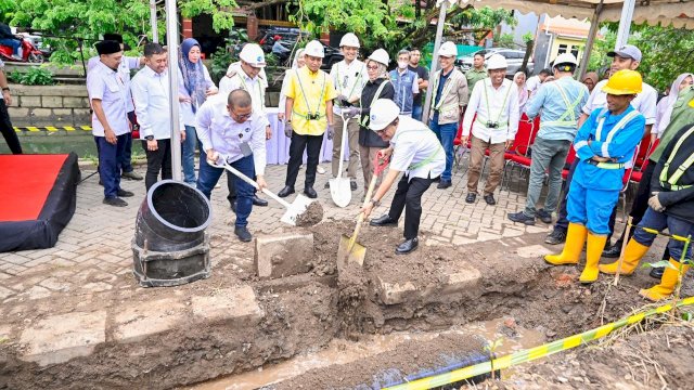 PDAM Makassar Pasang Jaringan Pipa untuk Tingkatkan Suplai Air Ke Pelanggan Utara Kota.