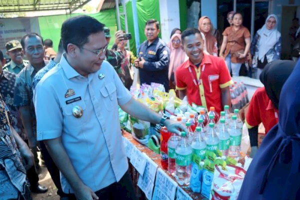Jelang Idul Fitri 1446 H, Wabup Takalar Hengky Pantau Pasar Murah di Desa Banyuanyara