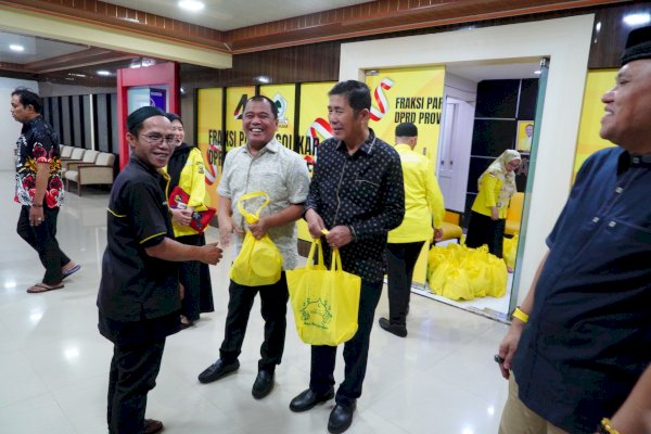 Fraksi Golkar DPRD Sulsel Serahkan Paket Ramadan untuk Cleaning Service, Honorer hingga Satpol PP