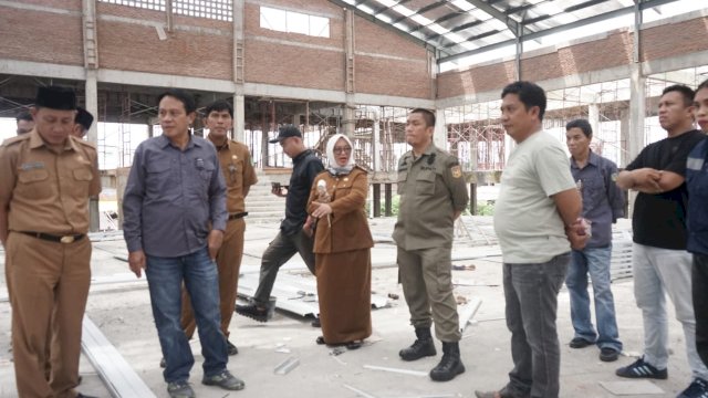 Bupati Ibas dan Wabup Puspa Sidak Progres Pembangunan Pasar Tomoni.