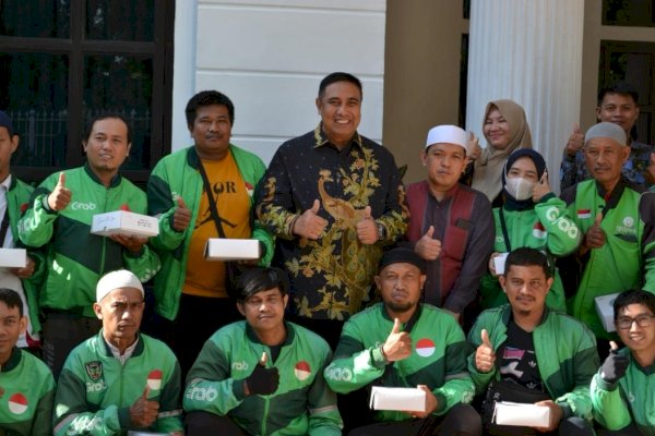 Diserahkan Bupati Maros Chaidir Syam, Ojol hingga Petugas Kebersihan Dapat Kado Lebaran dari Baznas