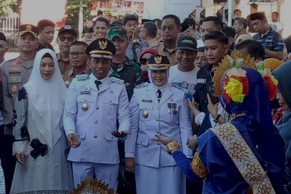 Kedatangan Bupati dan Wabup Sidrap Syaharuddin Alrif-Nurkanaah Disambut Antusias Warga