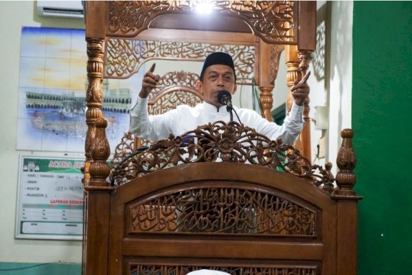 Tarawih di Masjid Baitul Rahman, Bupati Sidrap Syaharuddin Alrif Ajak Masyarakat Berzakat