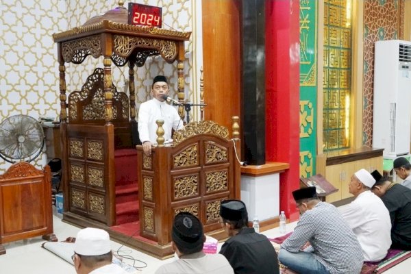 Bupati Sidrap SAR Tegaskan Lima Program Unggulan Saat Tarawih di Tanru Tedong