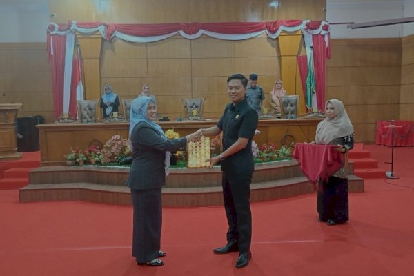 Pemkab Sidrap Serahkan LKPJ 2024 ke DPRD