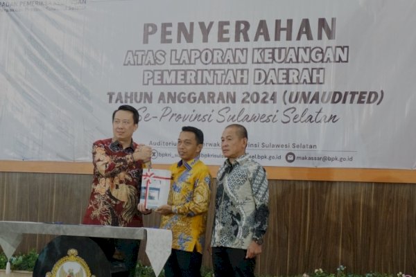 Bersama Ketua DPRD Sidrap, Bupati Syaharuddin Alrif Serahkan LKPD Unaudited 2024 ke BPK Sulsel