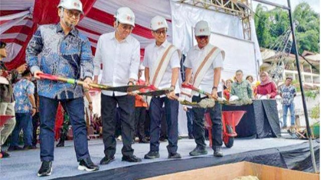 Bupati Tana Toraja Zadrak Tombeg Hadiri Peletakan Batu Pertama Pembangunan RS.