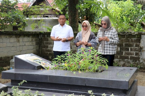 Bupati dan Wabup Ibas-Puspa Ziarah ke Makam Thoriq Husler Sebelum Bertolak ke Lutim