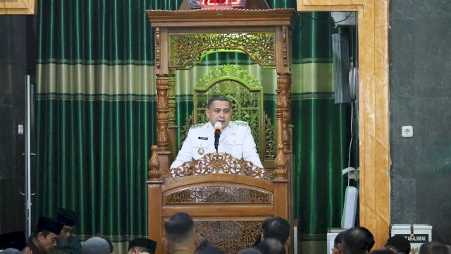 Wali Kota Makassar Munafri Arifuddin Tekankan Kebersihan Masjid Balai Kota.