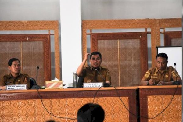 Zadrak &#8211; Erianto Pimpin Rapat Perdana Bersama OPD, Bahas Program Kerja dan Strategi Pembangunan di Tana Toraja