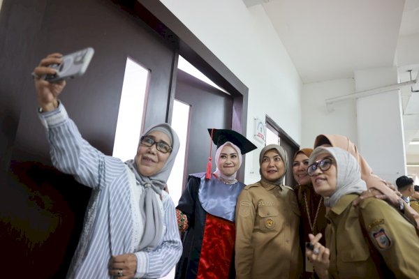 Wawali Makassar Aliyah Hadiri Sidang Promosi Doktor Inspektur Daerah Kota Makassar di Unhas