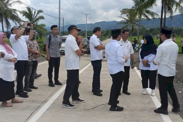 Pasca Diterjang Banjir, Bupati Soppeng Suwardi Haseng bersama Wakilnya Tinjau Langsung Jembatan Salokaraja