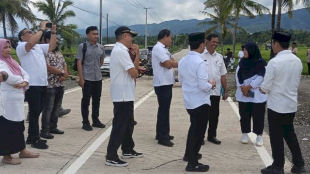  Bupati Soppeng Suwardi Haseng bersama Wakilnya Tinjau Langsung Jembatan Salokaraja.